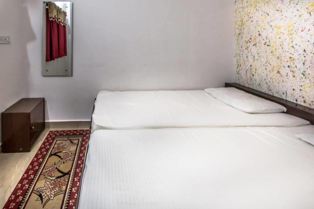 Backpacker Panda Friends - Agra Hostel Agra  Ngoại thất bức ảnh